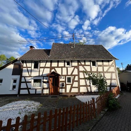 300 Jahre Altes Renoviertes Fachwerkhaus Villa Peterslahr Bagian luar foto