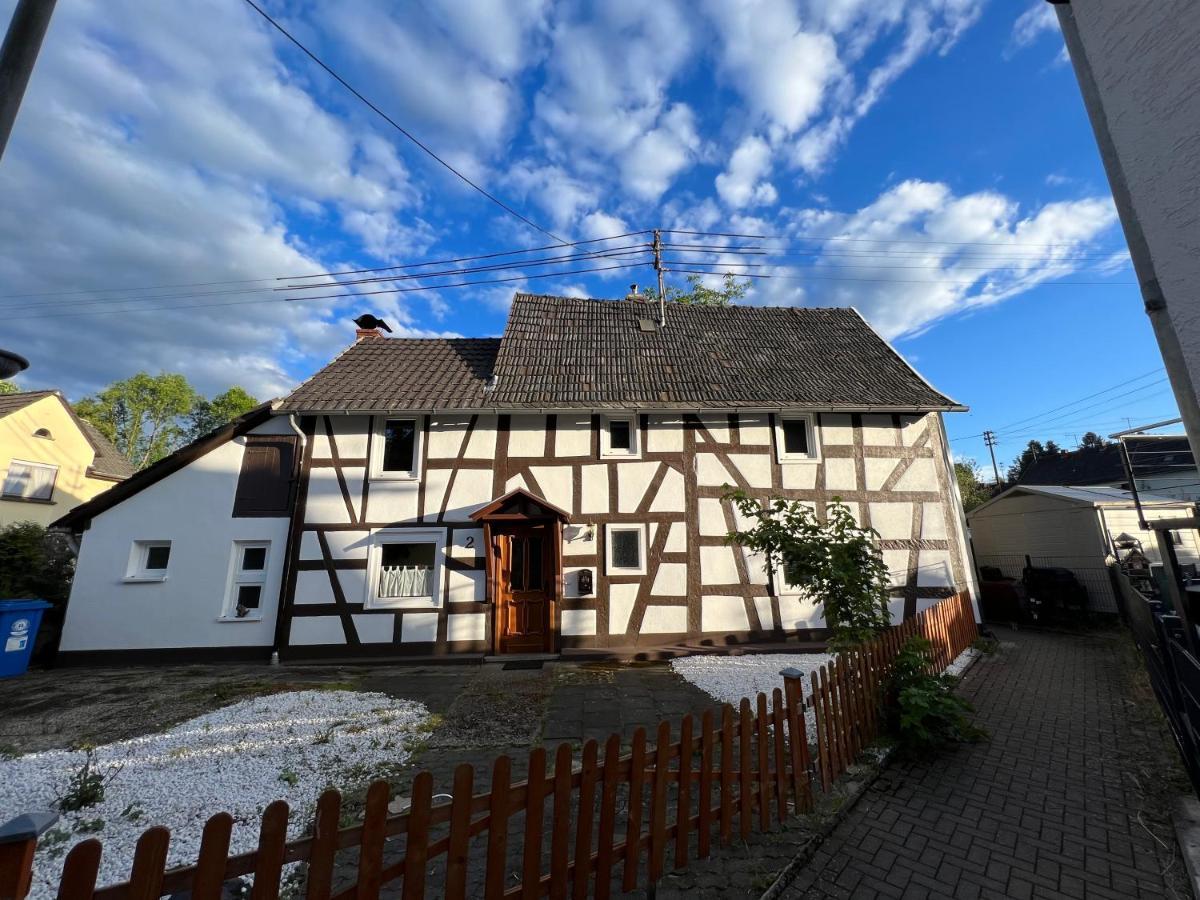 300 Jahre Altes Renoviertes Fachwerkhaus Villa Peterslahr Bagian luar foto